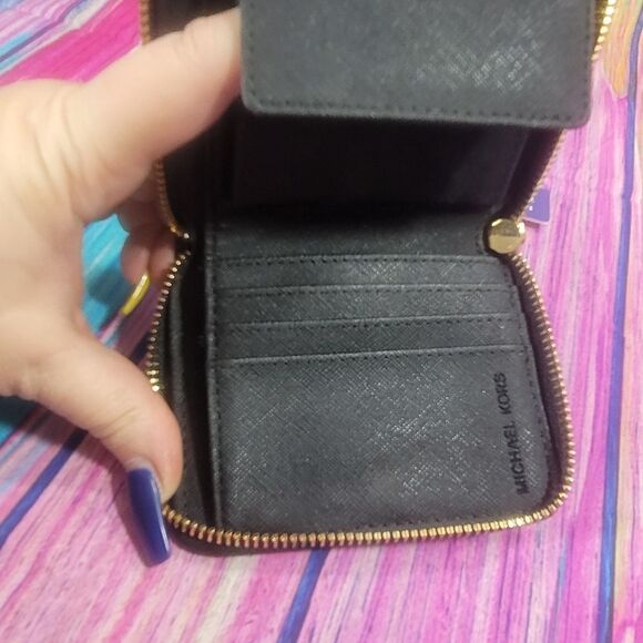 Michael Kors Jet Set Mirror Patent PVC Compact Zip Wallet – Black with Gold Logo - Picture 10 of 14